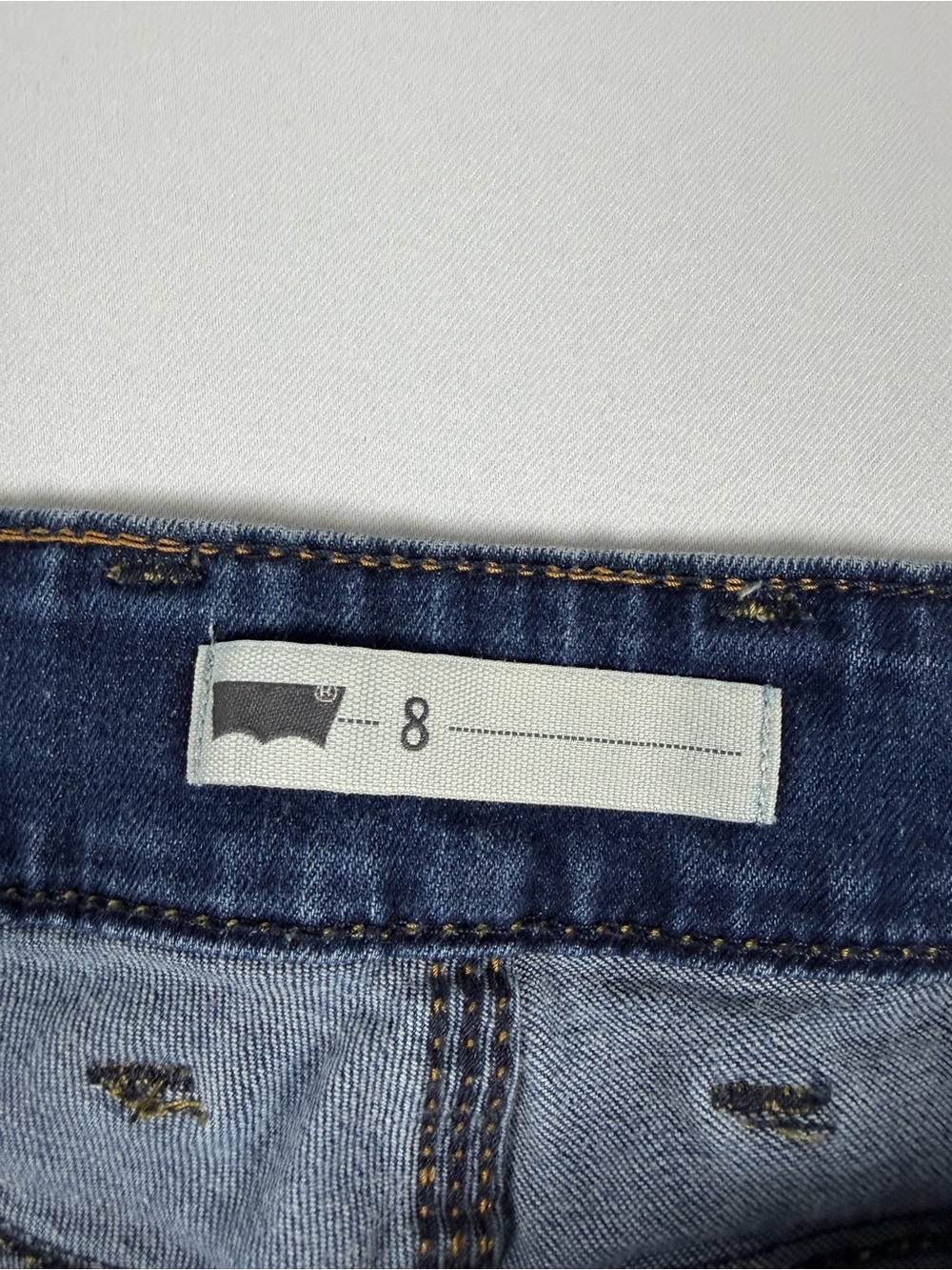 Levi’s Women’s Dark Blue Capri Jeans Size 8 - Picture 3 of 9